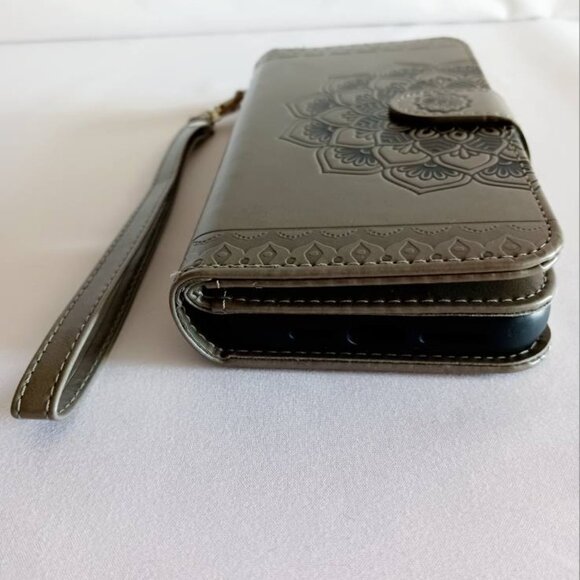 Gray Faux Leather iPhone 13 Pro Max Wallet Case - Picture 5 of 10